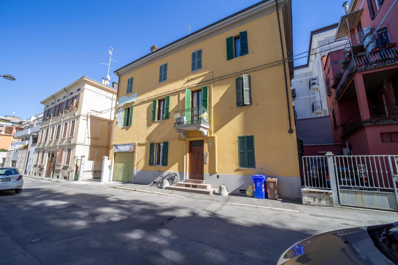Armadillo House - Elegante Casa Vacanza A Parma Buitenkant foto